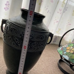 陶器の花瓶の画像