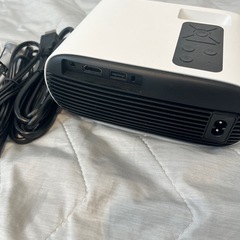 【新品】TOPTRO TR26 ポータブルプロジェクター　付属品ありの画像