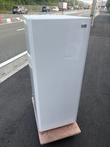 ■中古品 ハイアール冷凍ストッカー JF-NUF132G 2017年 132L 480ｘ595ｘ1215ｍｍ 動作問題なし 厨房■