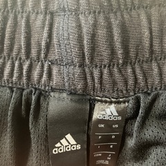 アディダスadidasメンズＭサイズハーフパンツの画像