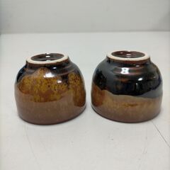 【送料無料】 陶器製 酒器セット 徳利 ぐい呑み2客 黒釉 元箱付き 日本酒 焼酎 熱燗 冷酒 食器 和食器　250820-8Tの画像