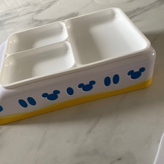 ディズニーキッズ食事プレート２つの画像