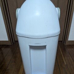 オムツゴミ箱　Pigeon らくらくおむつポットンの画像