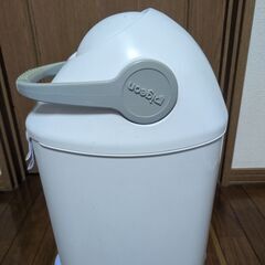オムツゴミ箱　Pigeon らくらくおむつポットンの画像