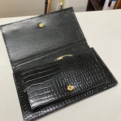 H2508-566 クロコ柄 パーティーバッグ 長財布 ブラック 中古の画像