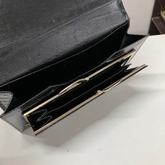 H2508-566 クロコ柄 パーティーバッグ 長財布 ブラック 中古の画像