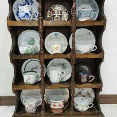 アンティーク　コーヒーカップ飾り棚の画像