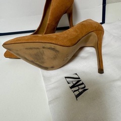 Zara スエードパンプスの画像