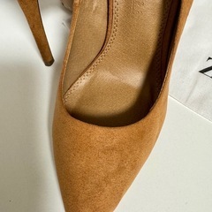Zara スエードパンプスの画像