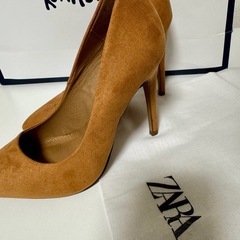 Zara スエードパンプスの画像