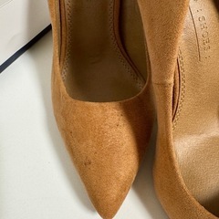 Zara スエードパンプスの画像