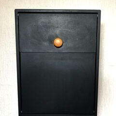 ∞ アイアン製 スタンドポスト 郵便受け 鉄製 鍵付き 高さ100cm 凹みなし 側面に傷ありの画像