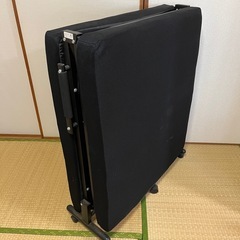 折りたたみベッドの画像