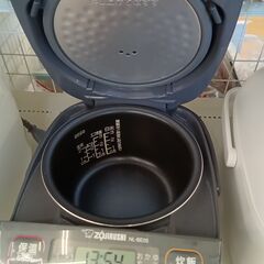 ★リユースのサカイつくば店★TK6223 ZOJIRUSHI 炊飯器 NL-BE05 22年製 動作確認／クリーニング済み 【リユースのサカイつくば店】の画像