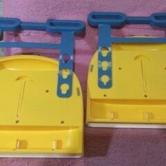 ミニオンズ車フード&ドリンクトレイ2個セット　テーブルの画像