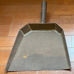 古道具　現像用シリンダー/ちりとり/ベレー帽の画像