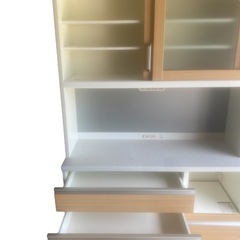 【ジ0820-09】収納が沢山できる大容量‼️食器棚　電子レンジ・炊飯器用コンセント付きの画像