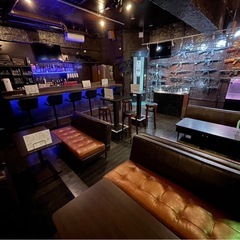 初心者OK！バーのホールスタッフの画像