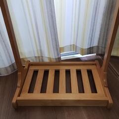 木製ハンガーラックの画像