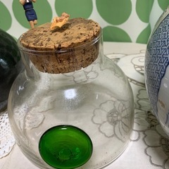 陶器＆硝子の入れ物  骨董品の壺の画像