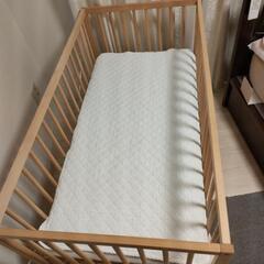 ベビーベッド　IKEA　マットレス付きの画像