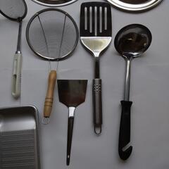 お玉、フライ返し、ピーラー、おろし器、鍋ふた　キッチンツール　昭和レトロの画像