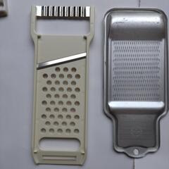 お玉、フライ返し、ピーラー、おろし器、鍋ふた　キッチンツール　昭和レトロの画像