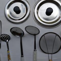 お玉、フライ返し、ピーラー、おろし器、鍋ふた　キッチンツール　昭和レトロの画像