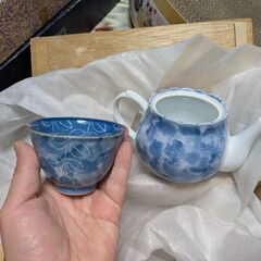 急須と湯呑みの画像