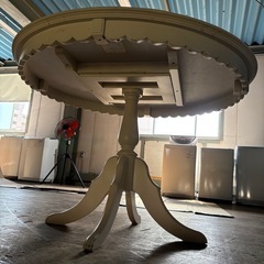 大きい丸テーブル(商品番号13748)の画像