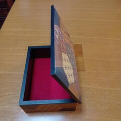 寄木細工の小物入れの画像