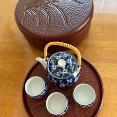 急須1 湯呑10セットと茶櫃の画像