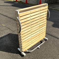 折り畳みシングルベッド、スプリングマットレスの画像