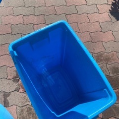 ゴミ箱2つの画像