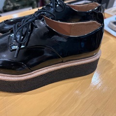 【ZARA】エナメル厚底ローファー美品の画像