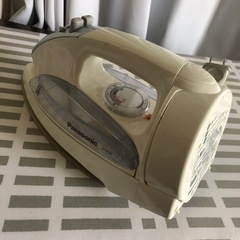 Panasonicアイロンとアイロン台セットの画像