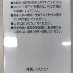新品「STAND UP! Silicone Case」というペンケースやコスメポーチで、スタンドにもなるシリコン製ケースです。の画像