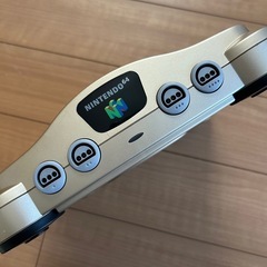 N64本体とコントローラーセット　ニンテンドー64の画像