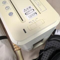 ステッパー、折りたたみスツール(イス)、電動シュレッダー、たこ焼き器、ローラー、テント、Tigerの水筒(600mmくらい)とUNIQLOでもらった水筒の画像