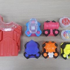 仮面ライダー ギーツ 変身ベルト DXデザイアドライバー 他、付属品付き(レイズバックル等）ヒーロー遊び おもちゃ まとめ売り 苫小牧西店の画像