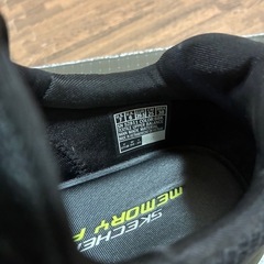 《スケッチャーズ》スニーカーの画像