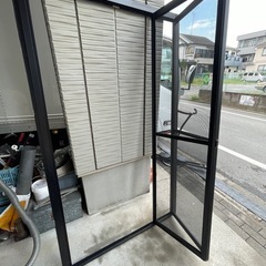 f●■中折れ網戸 V型 玄関網戸 引き戸用・幅110.5×厚さ2×高さ187.5cm・ブラックの画像