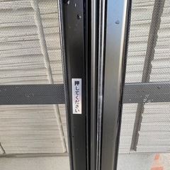 f●■中折れ網戸 V型 玄関網戸 引き戸用・幅110.5×厚さ2×高さ187.5cm・ブラックの画像