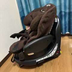 アップリカ（フラディアグロウlSOFIXデラックス）の画像