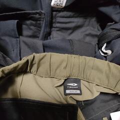 ズボン　パンツ　作業着　普段着TIGORA　２枚セット　SMART　М　黒　カーキ　美品　ツルツル素材　胴囲　75〜81㌢　78 　短めパンツ？　股下６３㌢の画像