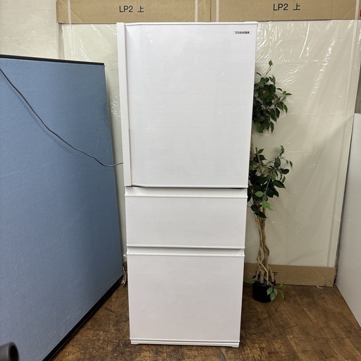 I652 ? ジモティー限定価格！ TOSHIBA 3ドア冷蔵庫（326L 右開き） ⭐ 動作確認済 ⭐ クリーニング済
