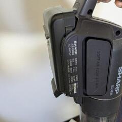 シャープ　掃除機　ポータブル　汚れ少々ありの画像