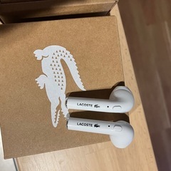 新品未使用ラコステ　ワイヤレスイヤホンの画像