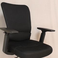 ニトリ オフィスチェア / ワークチェア /  デスクチェア (OC 001 BK/肘付き) 現行品　の画像
