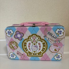 キティちゃんの缶と小物入れ
の画像